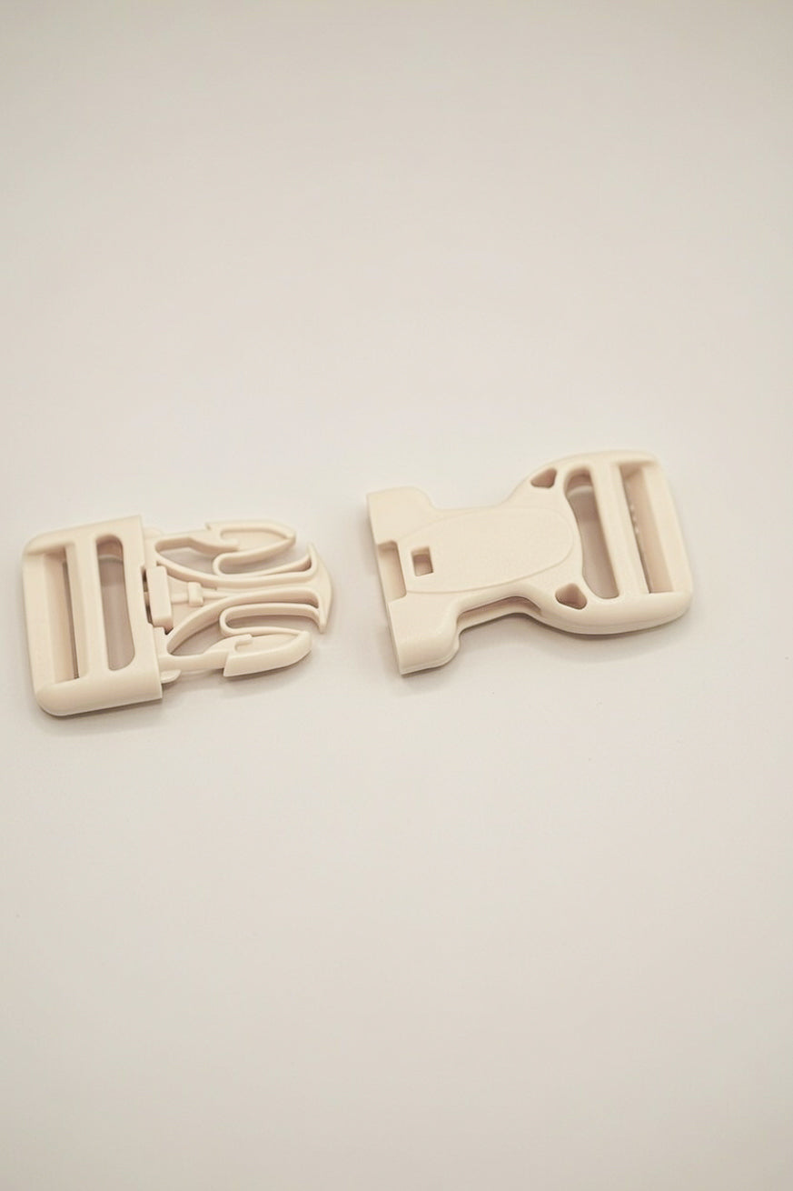 Spænde med sikkerhedsknap 25mm beige