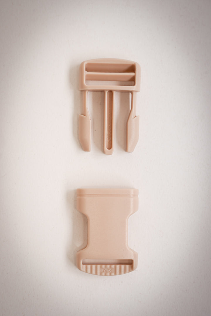 Chest strap with buckle 25mm cream